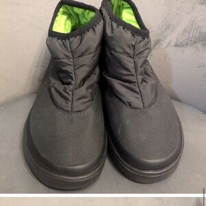 OOFOS Oomg women's winter bootie ankle boot size 11 us.  42 eu
